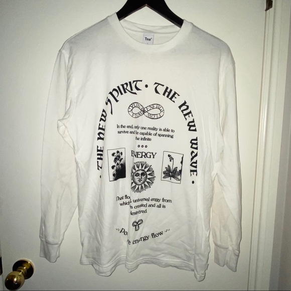 TNA Tops - Tna long sleeve graphic